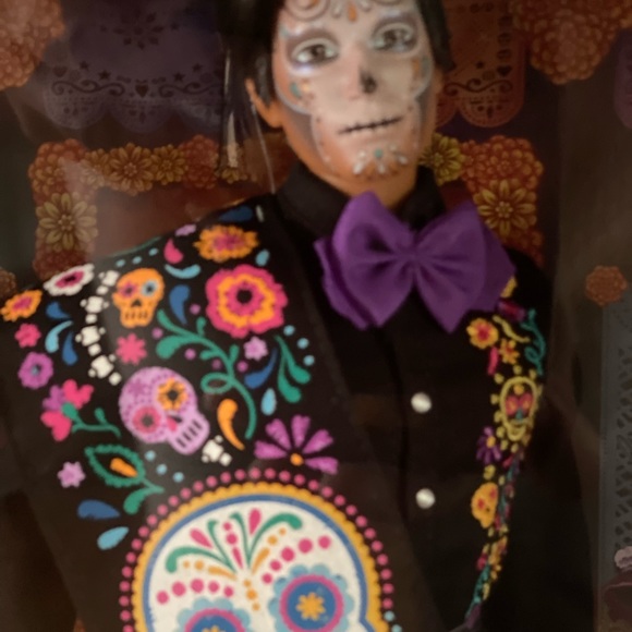 Are you a Barbie Collector? BARBIE AND KEN DIA DE MUERTOS 2021 BUNDLE . $225 - Picture 5 of 9
